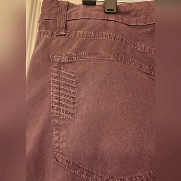 PAIGE Men's Normandie Slim Straight Leg Jean in Vintage Plum color size 36x33 - Picture 9 of 13